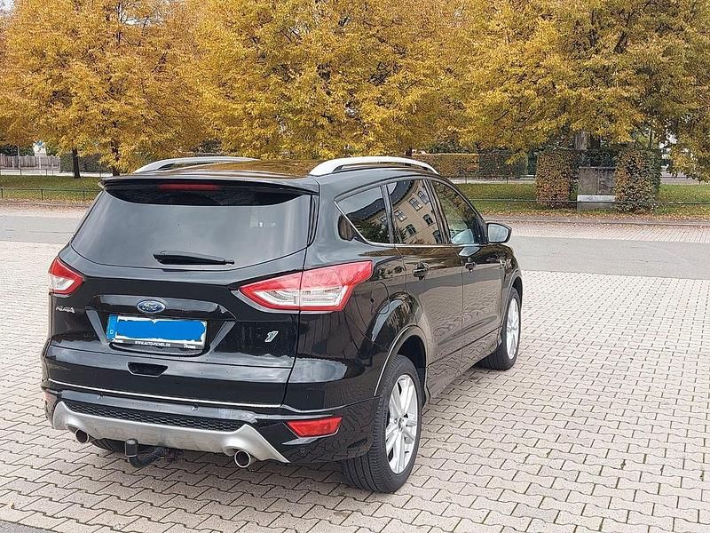 Gebraucht Ford Kuga Individual 179 PS (131 kW) 2016 Schwarz SUV