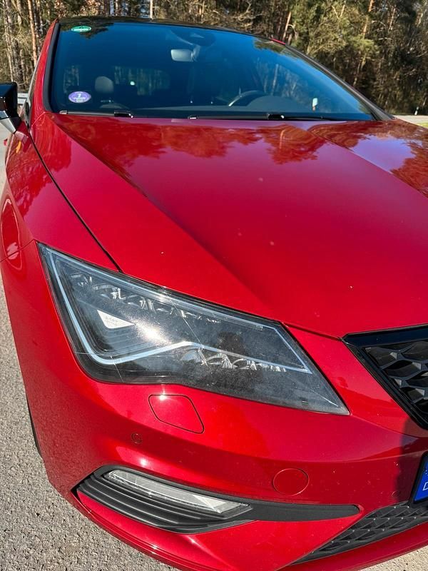 Używany Seat Leon CUPRA 300 KM (220 kW) 2017 Czerwony Sedan/Limuzyna
