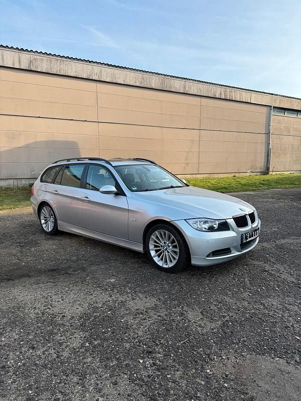Silber Gebraucht 2007 BMW 320 Kombi | 2.400 € (Guter Preis) - Bild 1/4