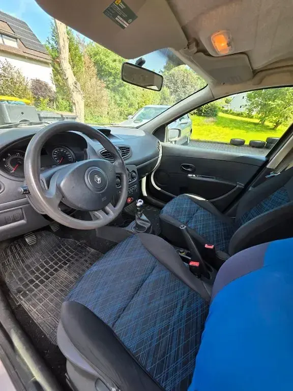Gebraucht Renault Clio Expression 75 PS (55 kW) 2009 Grau Limousine