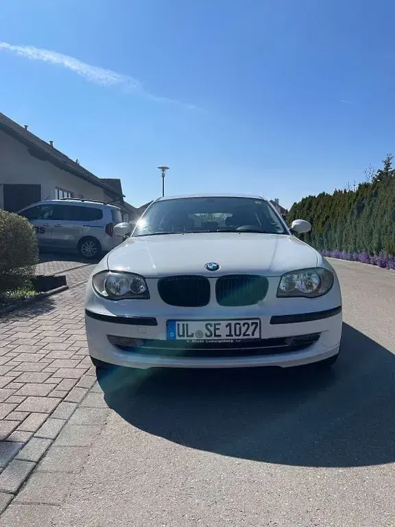 Gebraucht BMW 116 122 PS (89 kW) 2009 Weiß Kleinwagen
