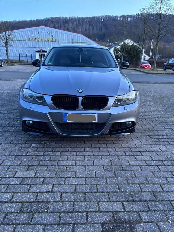 Gebraucht BMW 325 197 PS (144 kW) 2009 Grau Limousine