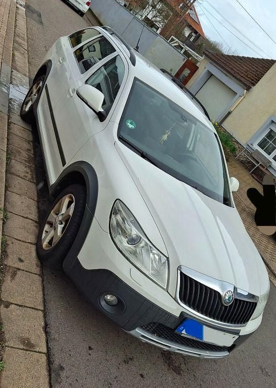 Gebraucht Skoda Octavia 140 PS (102 kW) 2013 Weiß Kombi