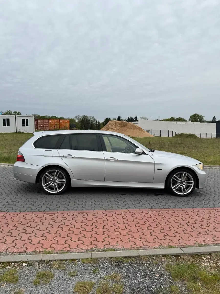 Gebraucht BMW 330 231 PS (169 kW) 2007 Silber Kombi