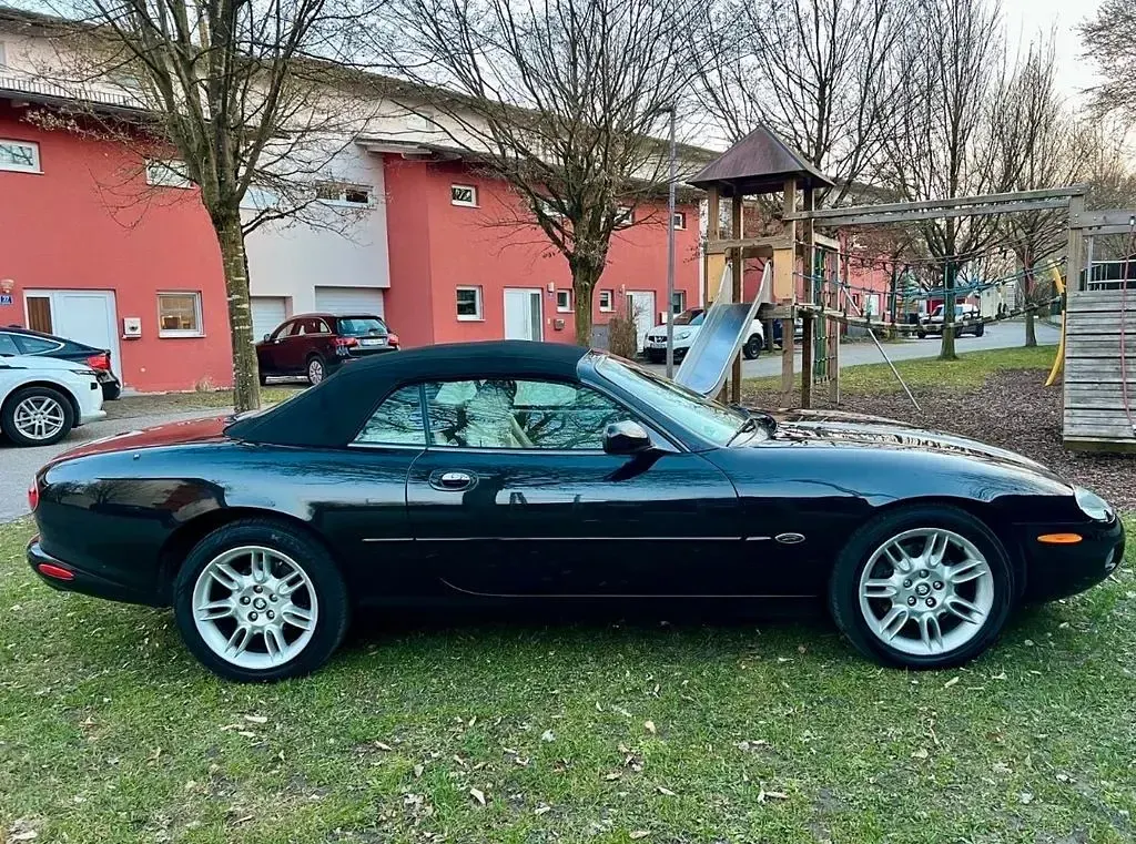 Używany Jaguar XK8 298 KM (219 kW) 2001 Czarny Kabriolet