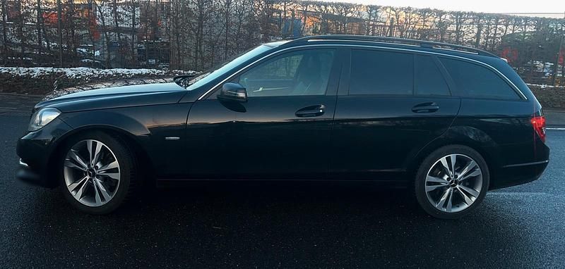 Gebraucht Mercedes C250 204 PS (150 kW) 2011 Schwarz Kombi