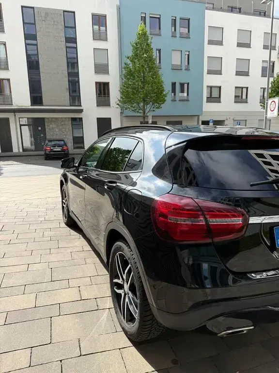 Gebraucht Mercedes GLA180 Urban 122 PS (89 kW) 2017 Schwarz SUV