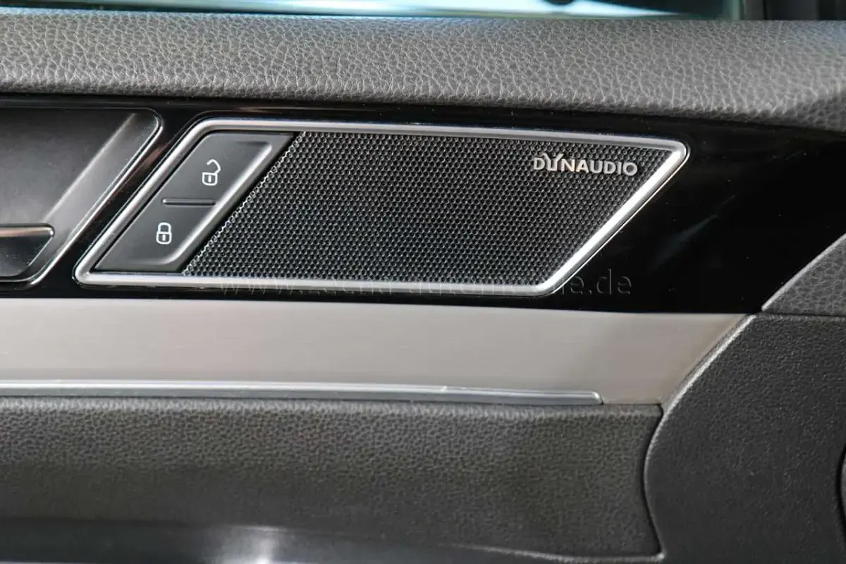 Gebraucht VW Passat Highline 239 PS (175 kW) 2016 Deepblack Kombi