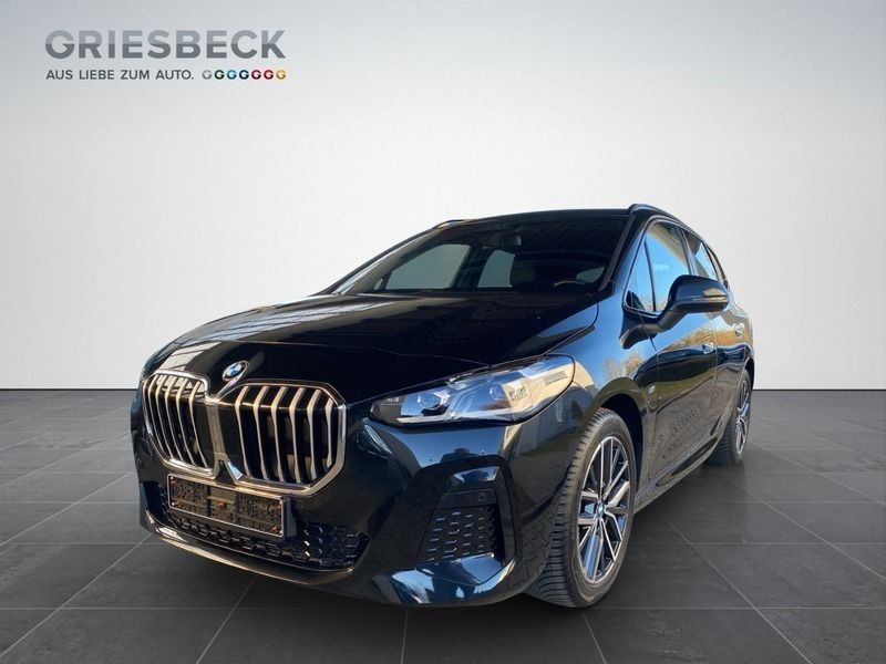 Black sapphire metallic Gebraucht 2023 BMW 220 Comfort Edition Van / Kleinbus | 33.970 € (Guter Preis) - Bild 1/3