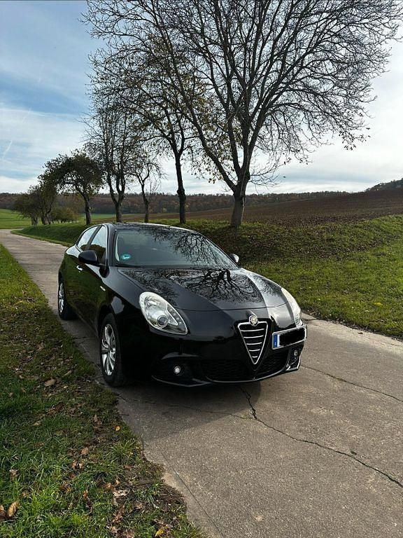 Schwarz Gebraucht 2010 Alfa Romeo Giulietta Limousine | 4.700 € - Bild 1/4