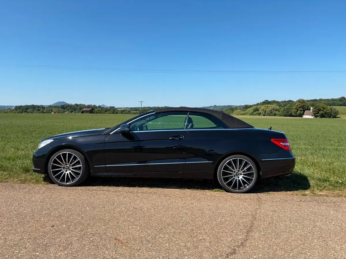 Gebraucht Mercedes E200 184 PS (135 kW) 2010 Schwarz Cabrio