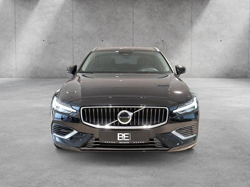 Gebraucht Volvo V60 Core 398 PS (292 kW) 2024 Onyx schwarz Kombi