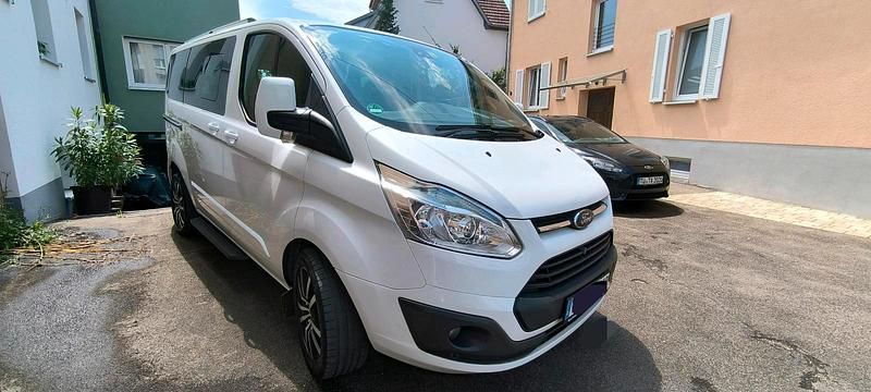 Gebraucht Ford Tourneo Titanium 125 PS (91 kW) 2015 Weiß Van / Kleinbus