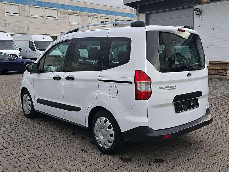 Gebraucht Ford Tourneo Courier Ambiente 101 PS (74 kW) 2020 Frostweiß Van / Kleinbus