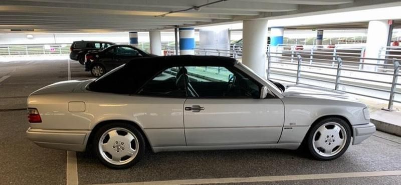Używany Mercedes E220 Edition 150 KM (110 kW) 1997 Srebrny Kabriolet