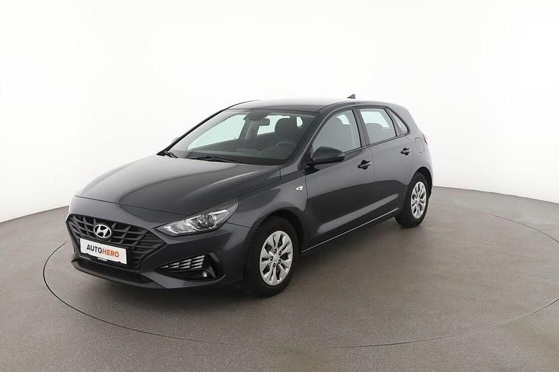 Grau Gebraucht 2020 Hyundai i30 Intro Edition Limousine | 13.380 € (Superpreis) - Bild 1/3