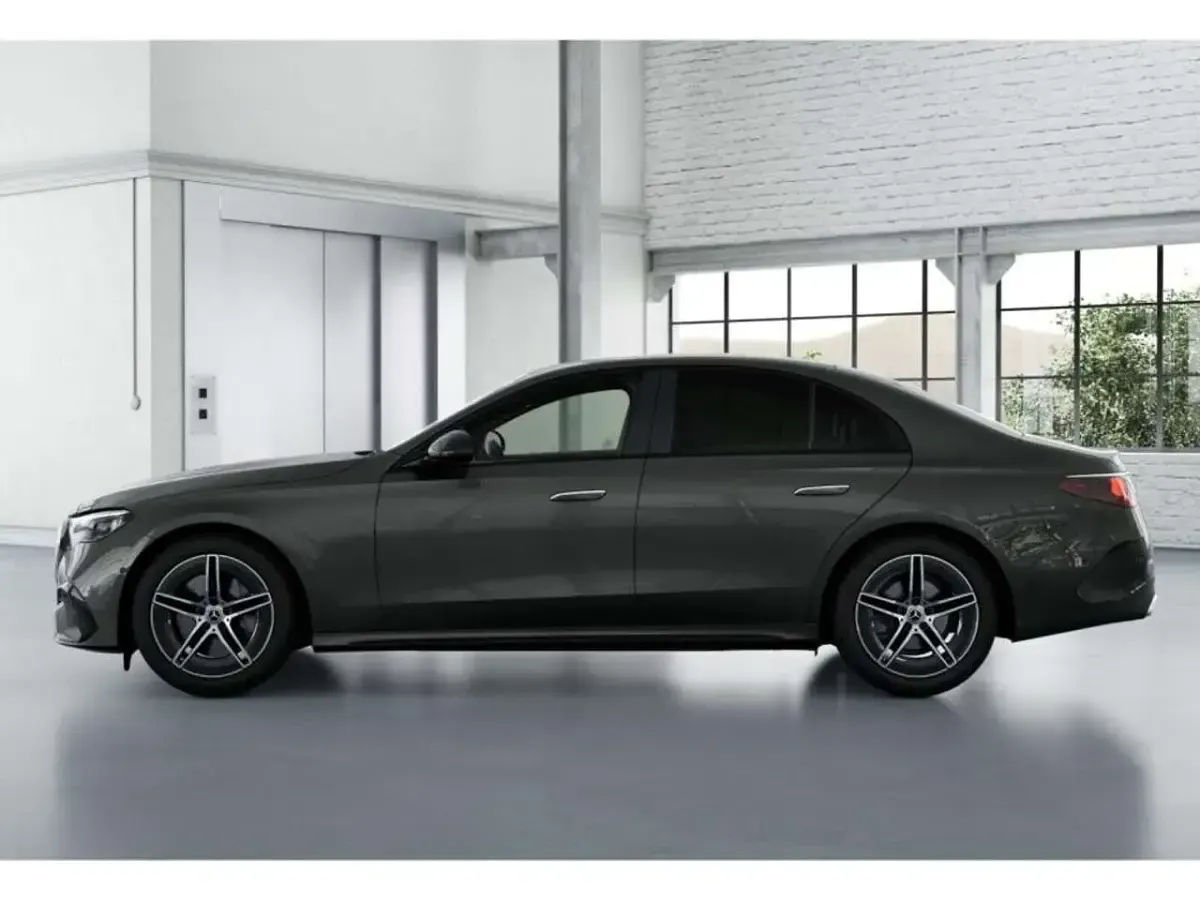 Gebraucht Mercedes E220 AMG 197 PS (144 kW) 2024 Grau graphitgrau metallic Limousine