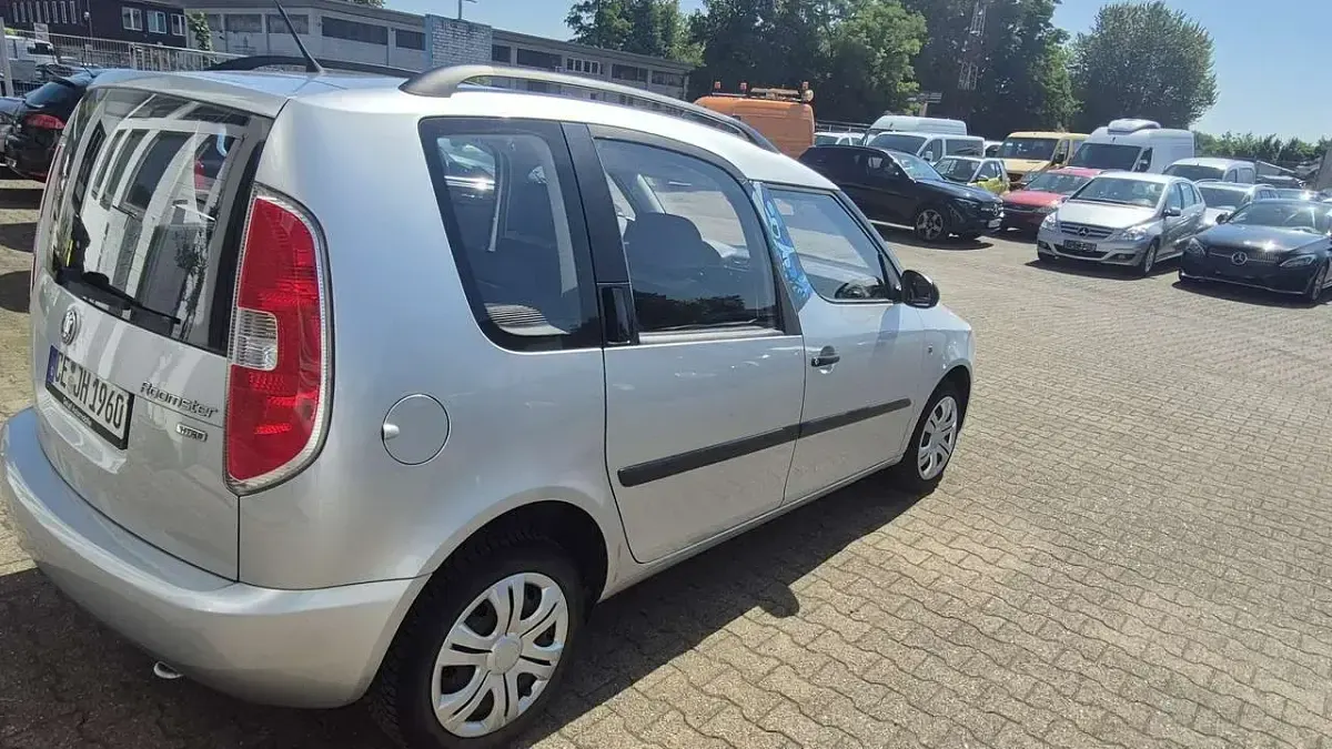 Gebraucht Skoda Roomster Plus Edition 69 PS (50 kW) 2011 Brilliantsilber metallic Van / Kleinbus