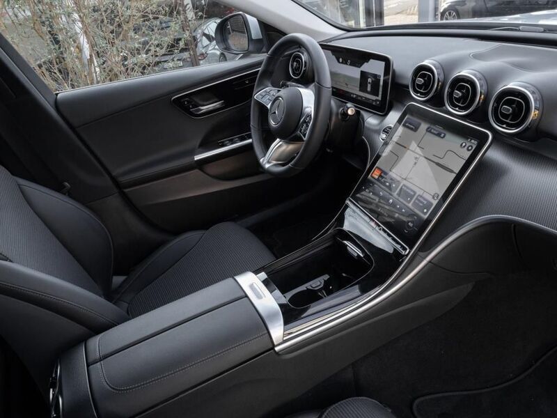 Gebraucht Mercedes C180 Avantgarde 170 PS (125 kW) 2023 Metalliclack hightechsilber Kombi