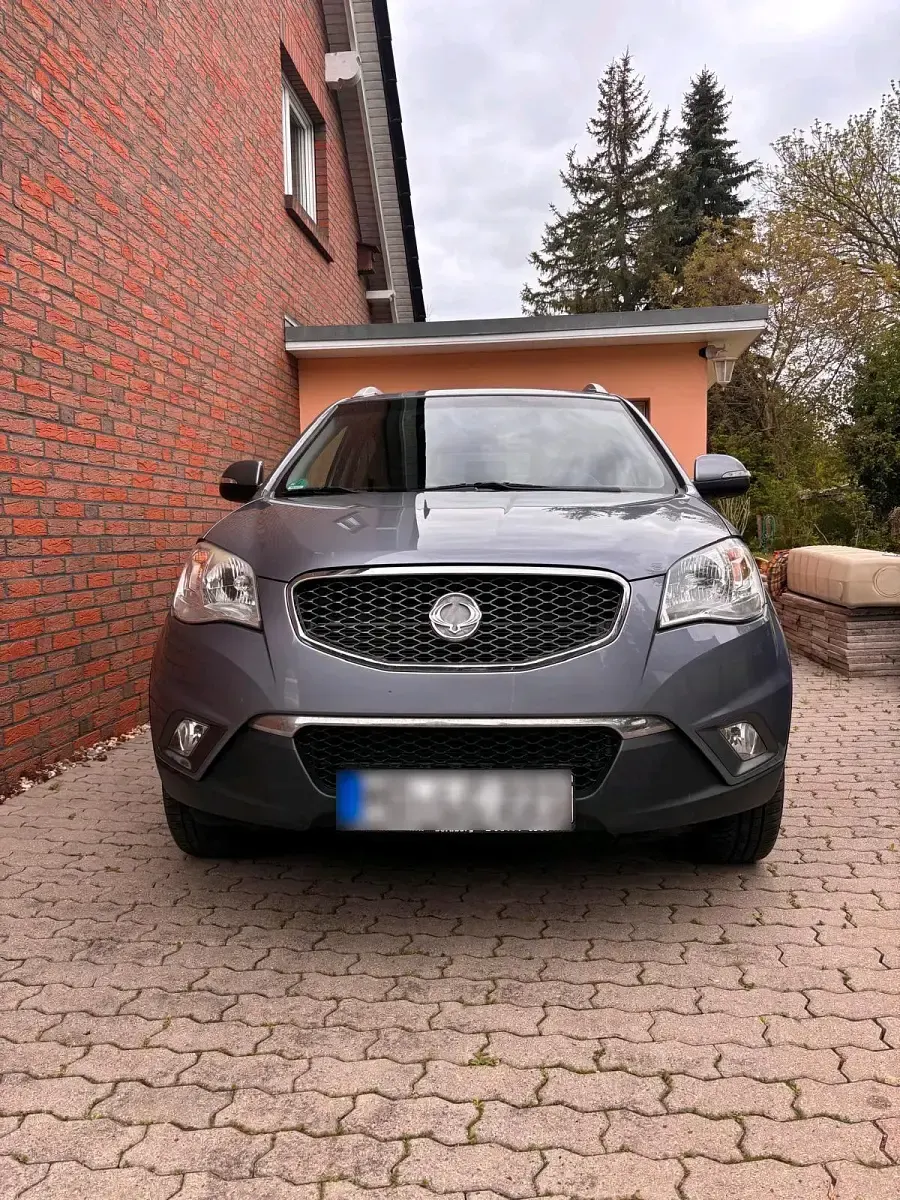 Gebraucht SsangYong Korando 175 PS (128 kW) 2012 Grau SUV