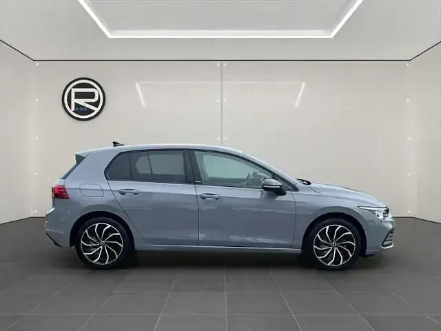 Gebraucht VW Golf VIII Move 150 PS (110 kW) 2023 Grau Limousine