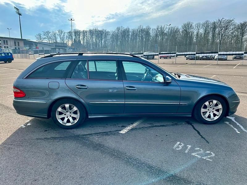 Gebraucht Mercedes E280 Avantgarde 190 PS (139 kW) 2006 Silber Kombi