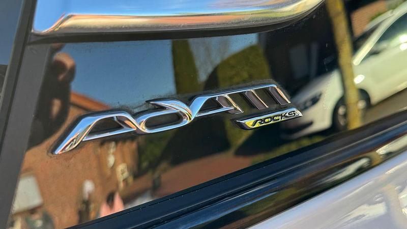 Gebraucht Opel Adam Rocks Rocks 101 PS (74 kW) 2015 Weiß Kleinwagen