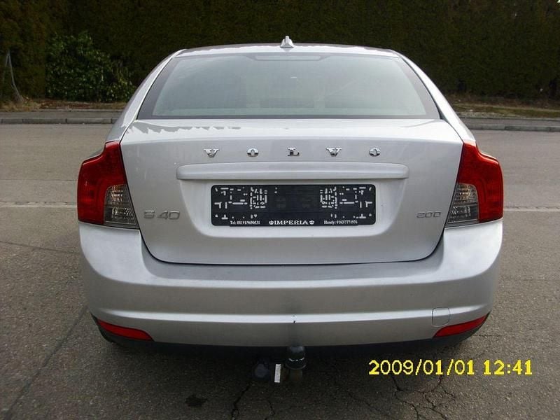 Gebraucht Volvo S40 Kinetic 136 PS (100 kW) 2010 Silber Limousine