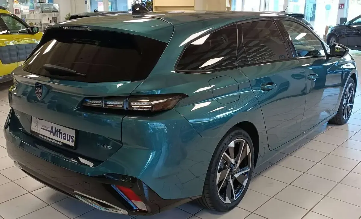 Gebraucht Peugeot 308 SW Allure 150 PS (110 kW) 2022 Avatarblau metallic Kombi