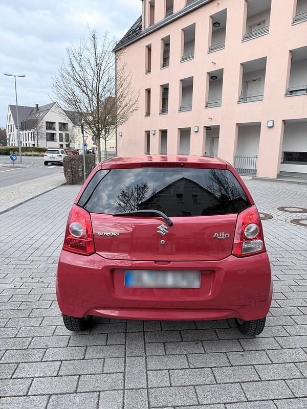 Gebraucht Suzuki Alto 68 PS (50 kW) 2011 Rot Kleinwagen