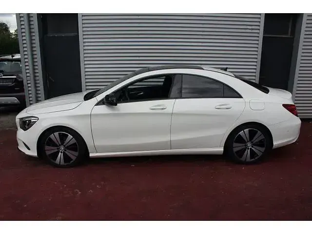 Gebraucht Mercedes CLA250 Night 211 PS (155 kW) 2016 Calcitweiss/zirrusweiss (metallic) Limousine