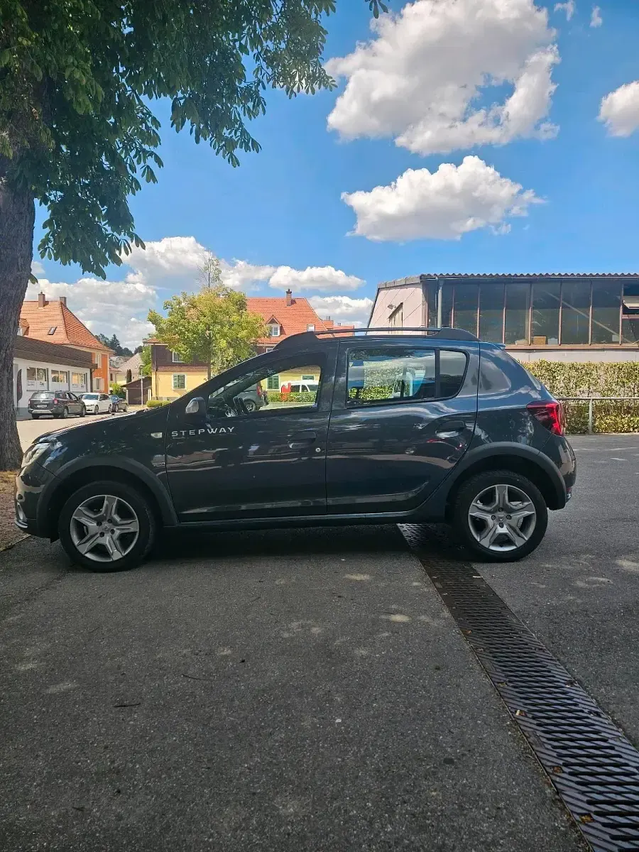 Gebraucht Dacia Sandero Prestige 90 PS (66 kW) 2017 Grau Limousine