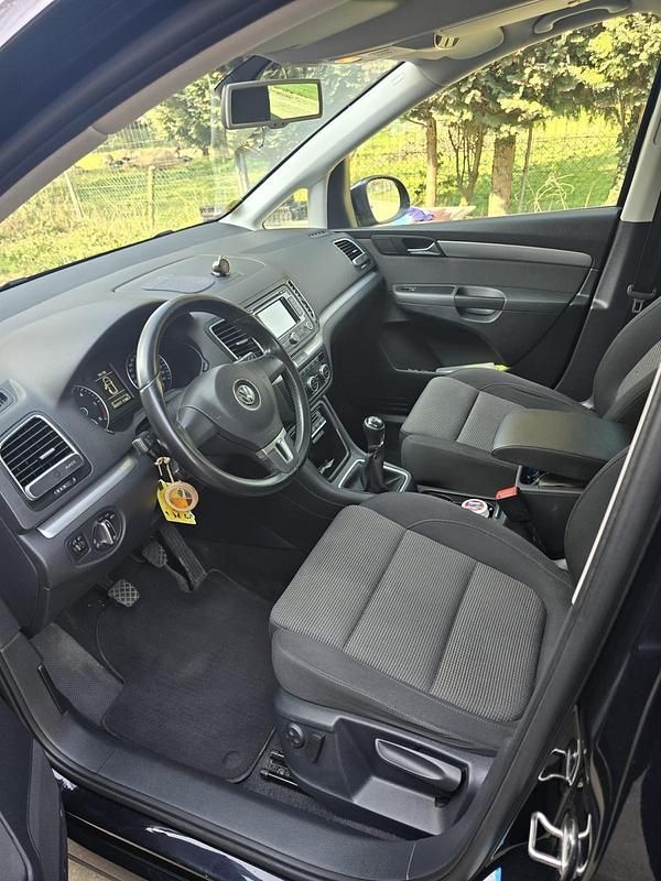 Second-hand VW Sharan 177 CP (130 kW) 2014 Negru Monovolum