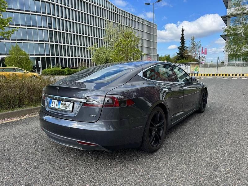 Second-hand Tesla Model S 244 kW (332 CP) 2015 Gri Hatchback