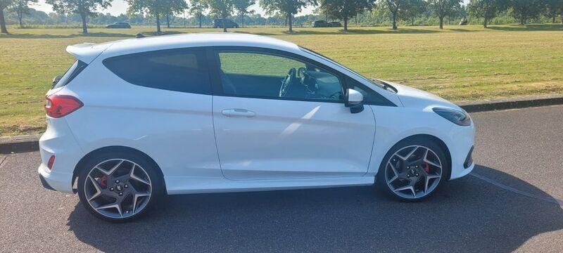 Weiß Gebraucht 2018 Ford Fiesta ST Kleinwagen | 15.000 € (Superpreis) - Bild 1/4
