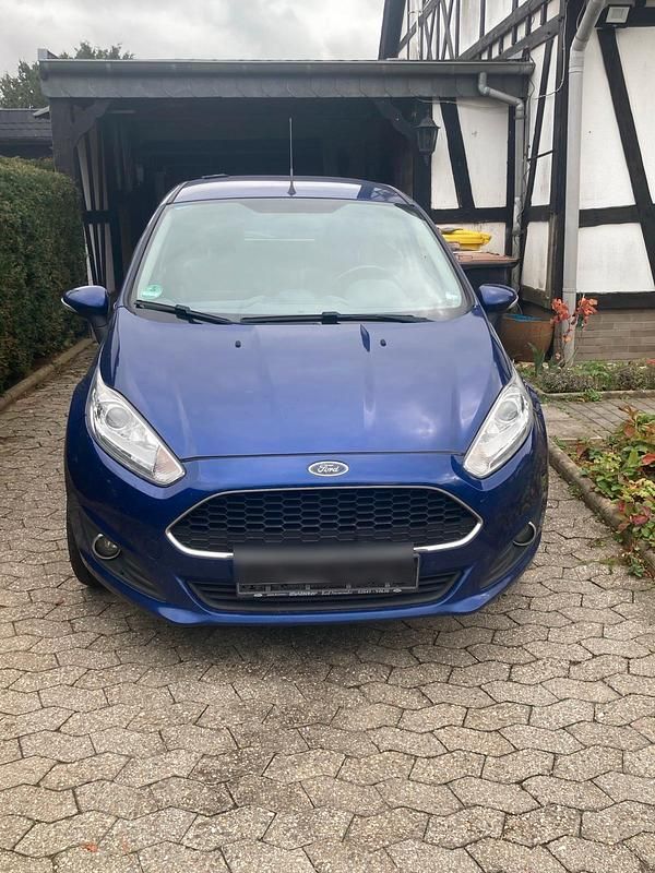 Blau Gebraucht 2016 Ford Fiesta Kleinwagen | 4.999 € (Etwas zu teuer) - Bild 1/4