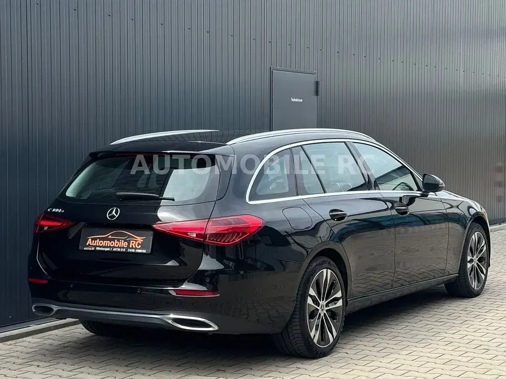 Gebraucht Mercedes C300e Avantgarde 313 PS (230 kW) 2022 Schwarz Limousine