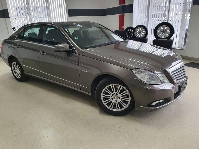 Gebraucht Mercedes E250 204 PS (150 kW) 2009 Indiumgrau  metalliclack Limousine