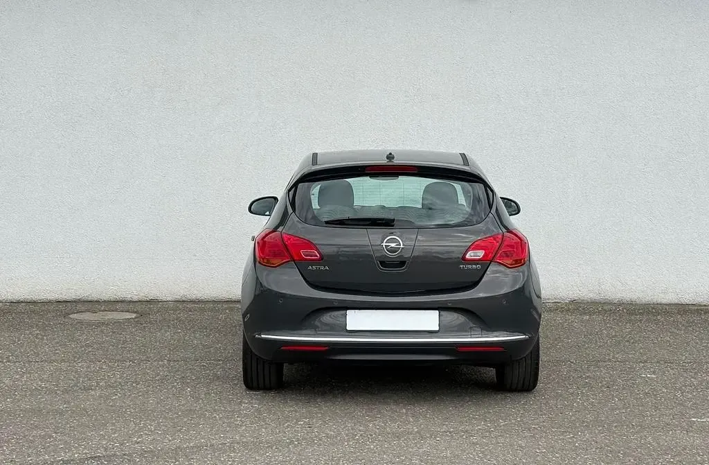 Gebraucht Opel Astra Active 140 PS (102 kW) 2013 Grau Limousine