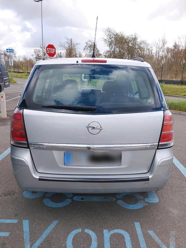 Gebraucht Opel Zafira 100 PS (73 kW) 2008 Silber Van / Kleinbus