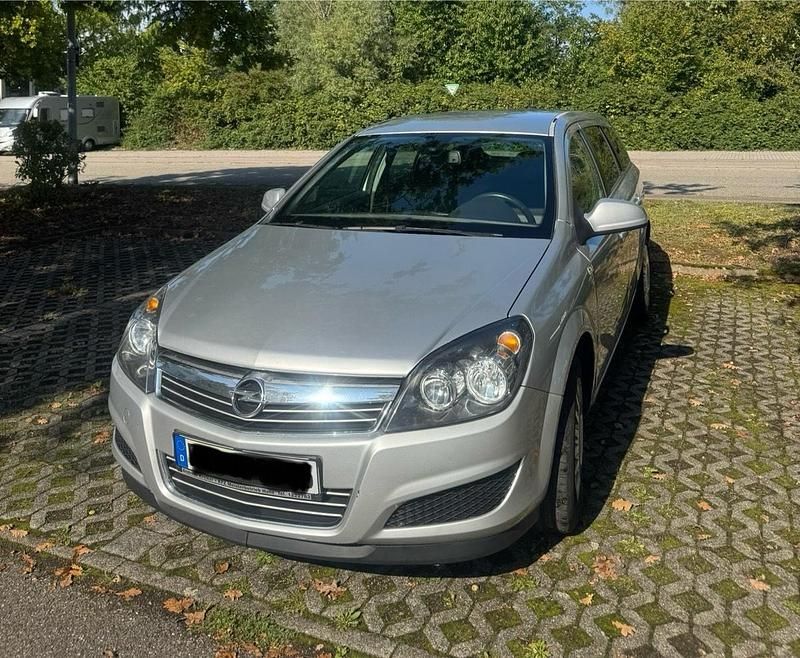 Silber Gebraucht 2011 Opel Astra Kombi | 1.600 € (Fairer Preis) - Bild 1/4
