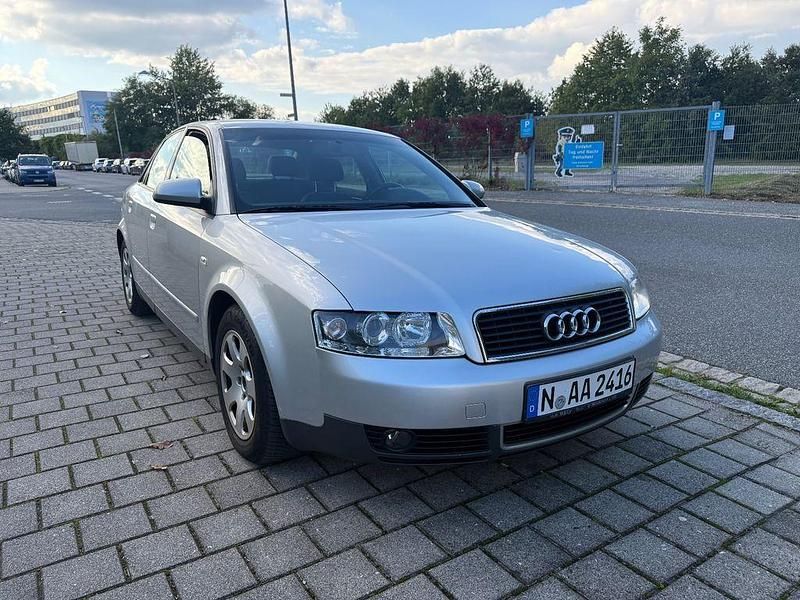 Grau Gebraucht 2001 Audi A4 Limousine | 2.490 € (Fairer Preis) - Bild 1/4