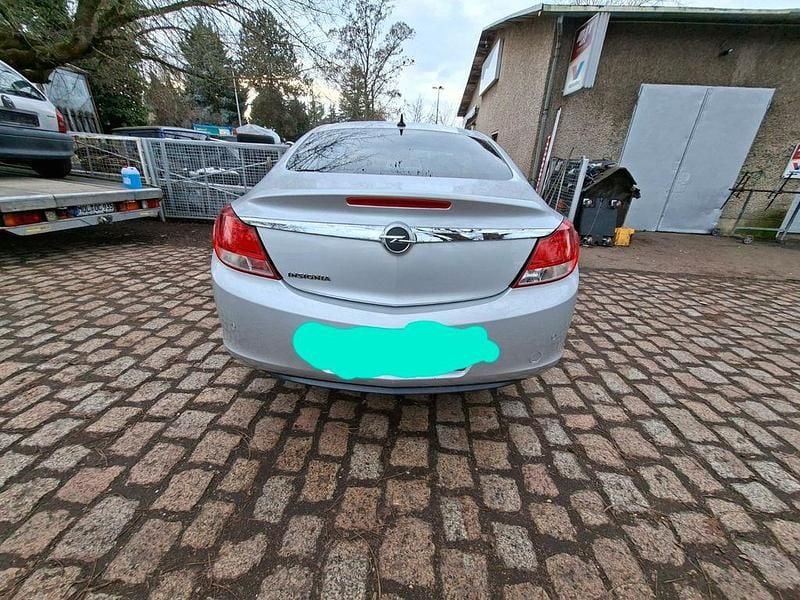 Gebraucht Opel Insignia 140 PS (102 kW) 2011 Silber Limousine