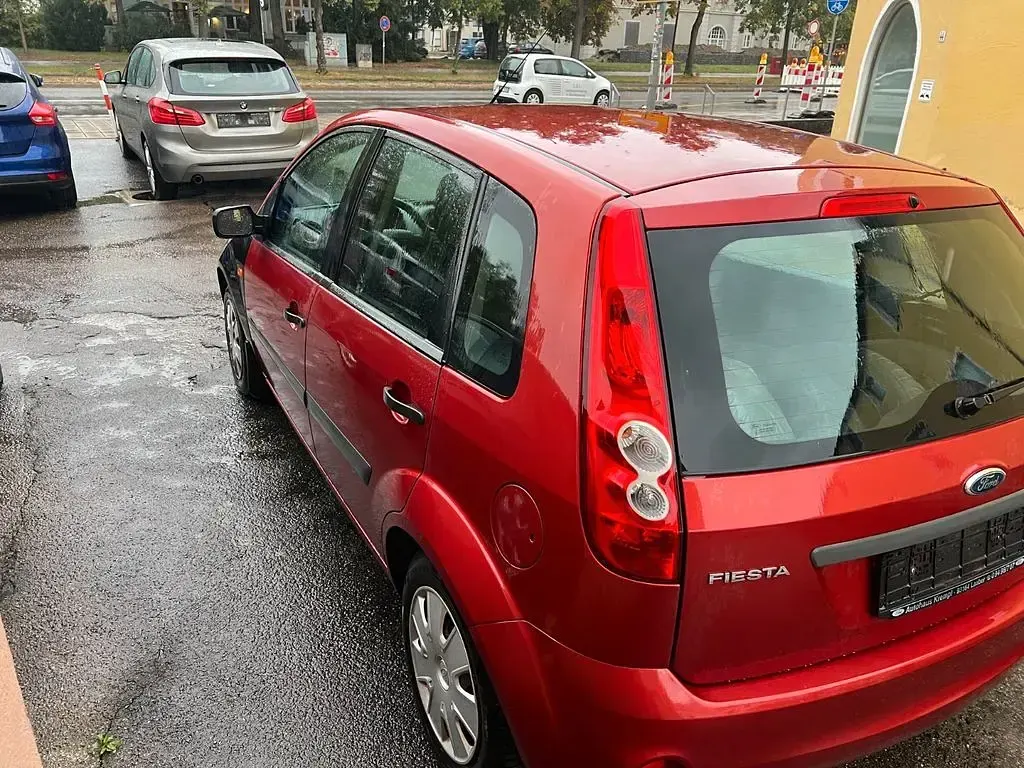 Gebraucht Ford Fiesta 80 PS (58 kW) 2007 Rot Kleinwagen