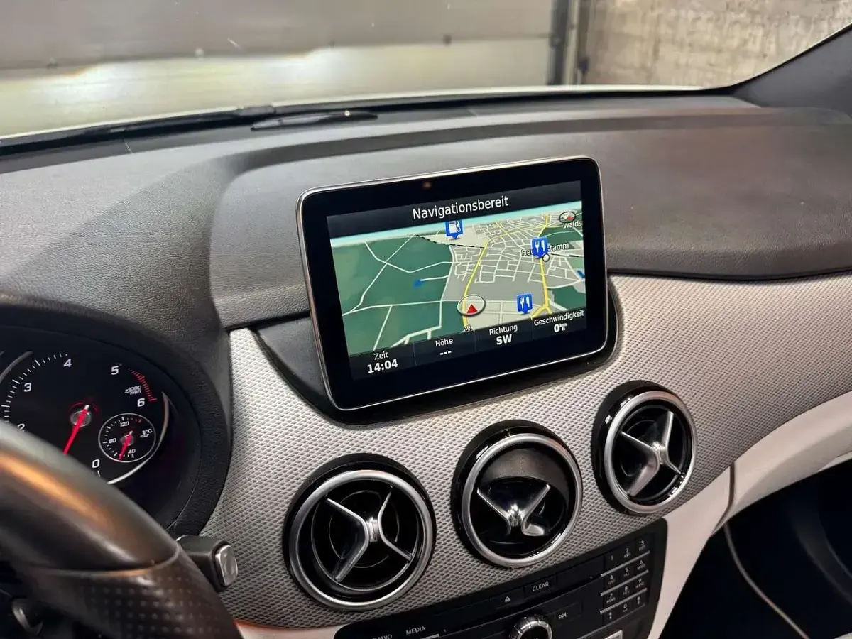Gebraucht Mercedes B200 136 PS (100 kW) 2015 Calcitweiss  unilack Kleinwagen