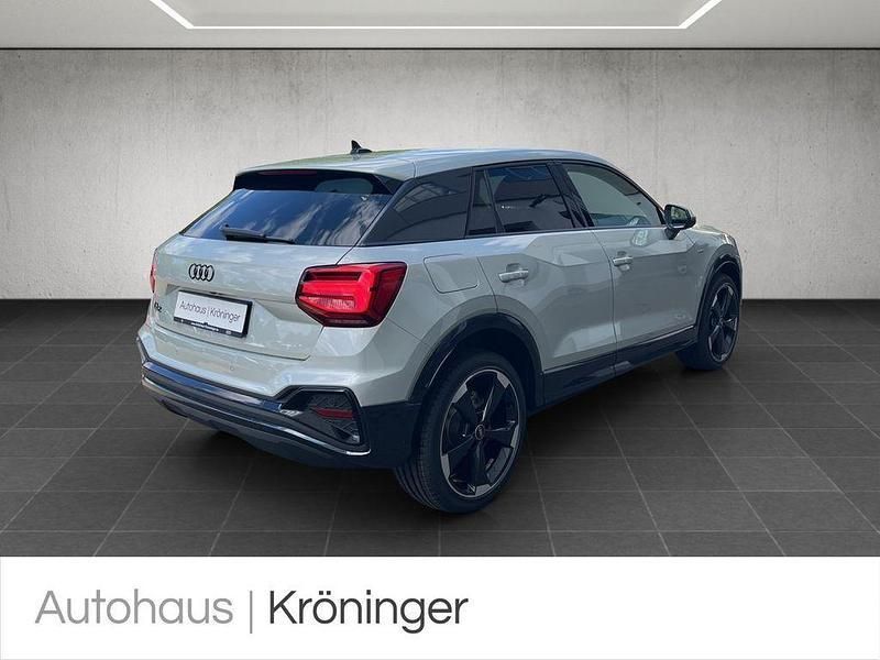 Neu Audi Q2 S-Line 150 PS (110 kW) 2025 Silber SUV
