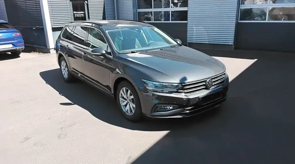 Gebraucht VW Passat Business 150 PS (110 kW) 2023 Grau Kombi
