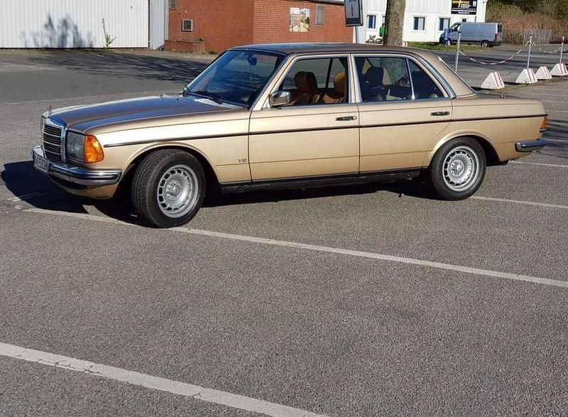 Usata Mercedes E280 252 CV (185 kW) 1983 Oro Berlina