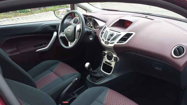 Gebraucht Ford Fiesta Titanium 112 PS (82 kW) 2010 Rot Kleinwagen