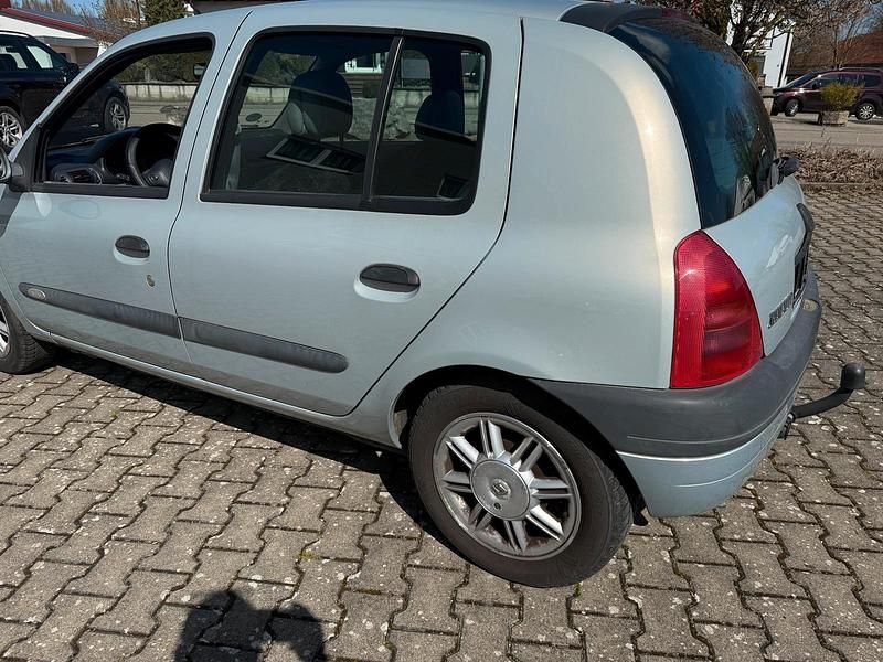 Gebraucht Renault Clio II 90 PS (66 kW) 2000 Silber Kleinwagen